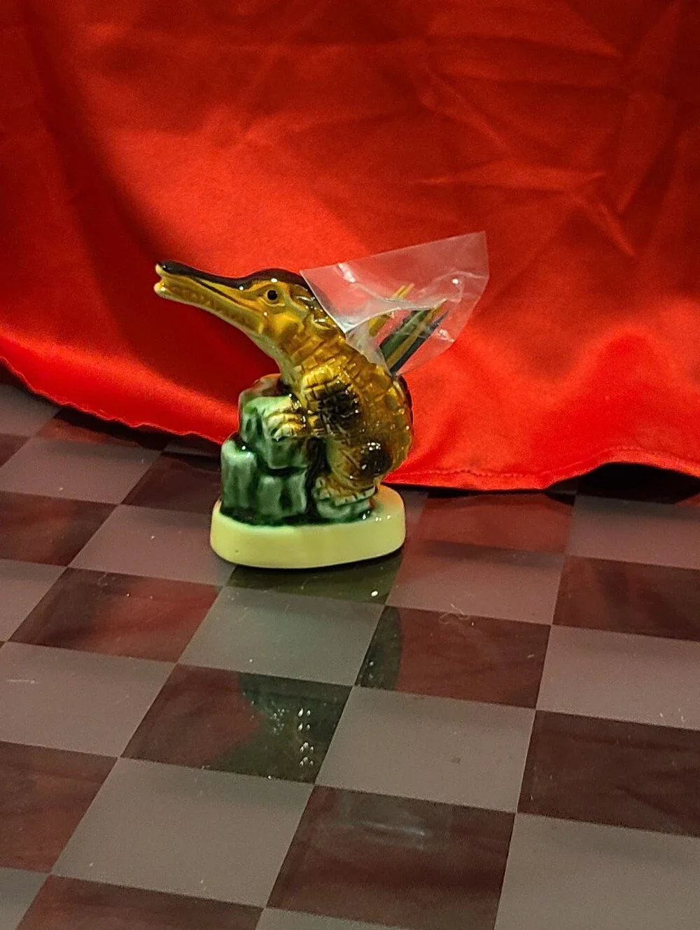 Crocodile Figurine for Reptile Toothpick Jolder